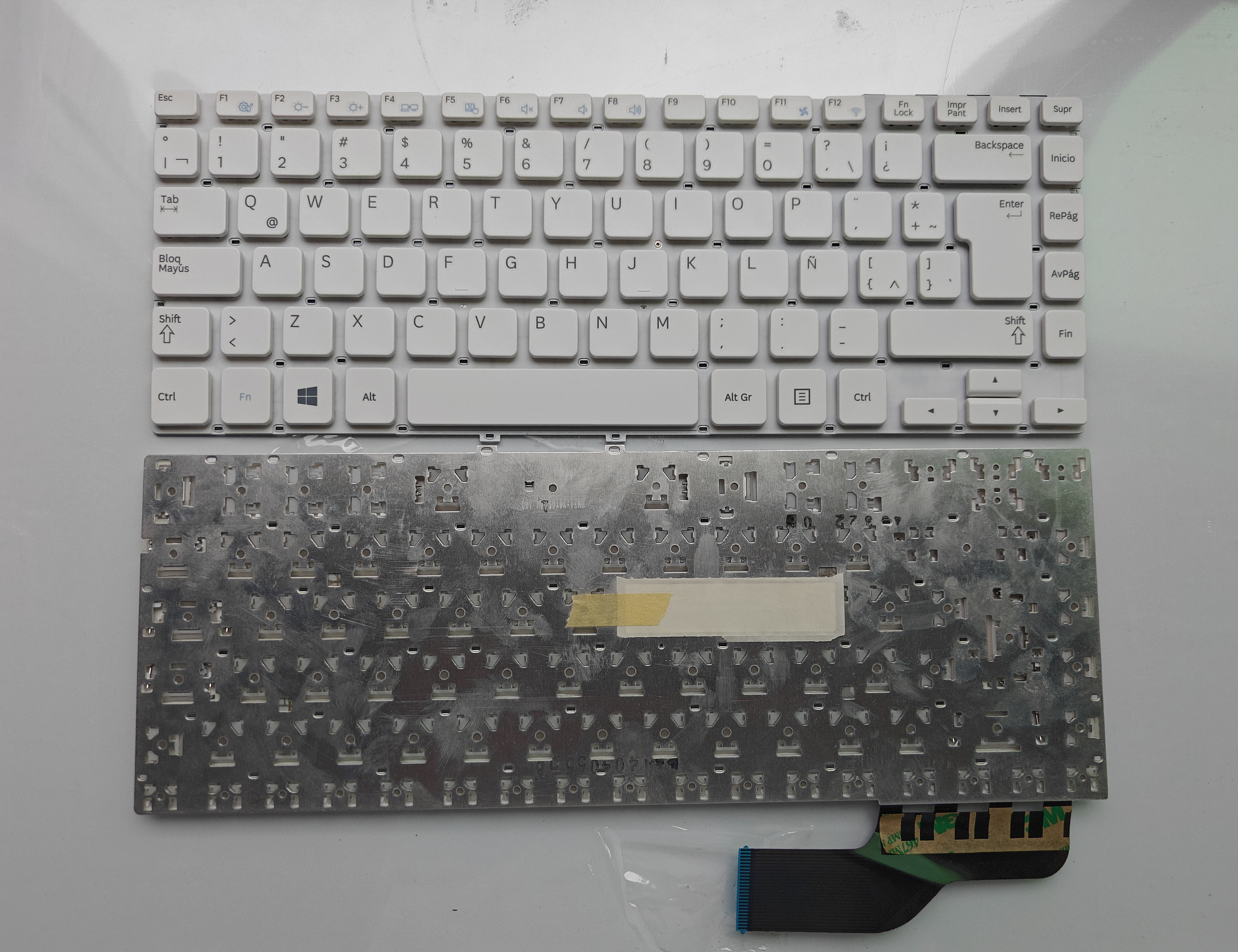 Picture of New Replacement Laptop Keyboard For SAMSUNG 270E4V WHITE La Layout